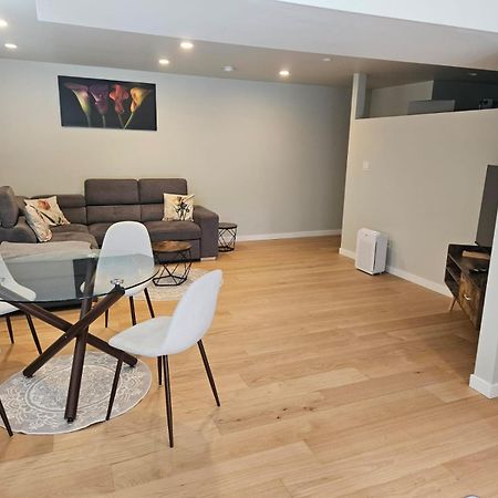 Lovely 1 Bedroom Suite Near Town Виктория Екстериор снимка